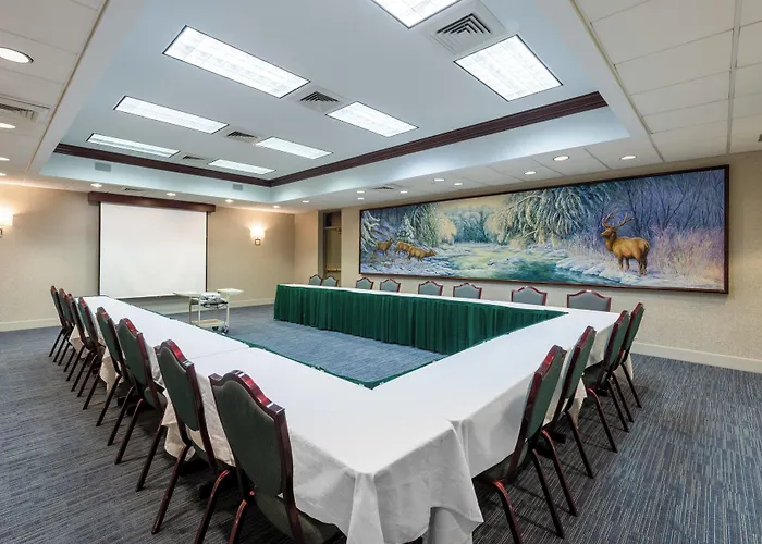 Holiday Inn Express State College At Williamsburg Square By Ihg