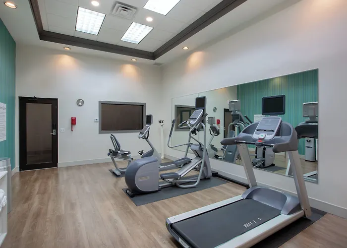 Holiday Inn Express Hotel & Suites Columbus By Ihg
