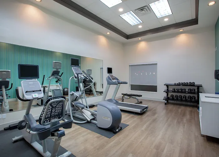 Holiday Inn Express Hotel & Suites Columbus By Ihg