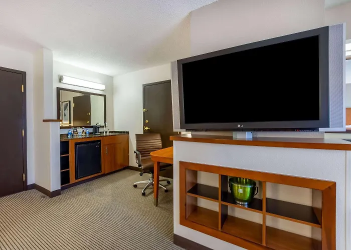 Wyndham Garden Kansas City Airport