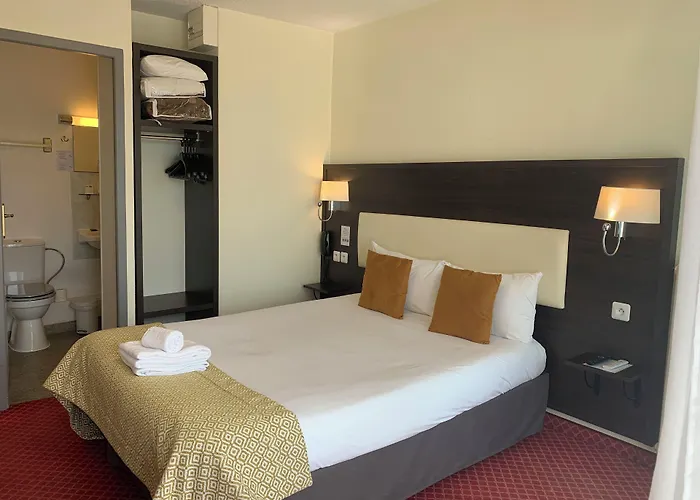 Brit Hotel Bleu Nuit