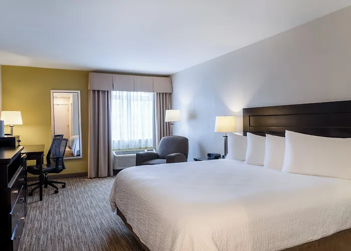 Holiday Inn Express & Suites Chicago-Libertyville By Ihg