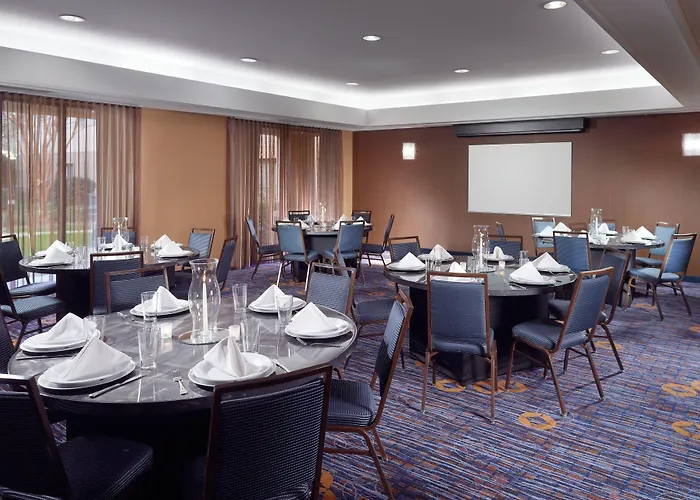 Courtyard By Marriott Atlanta Alpharetta