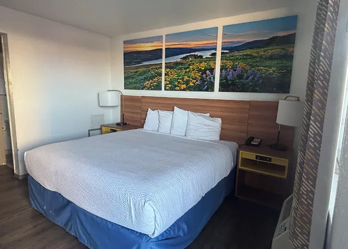 Days Inn & Suites By Wyndham Needles