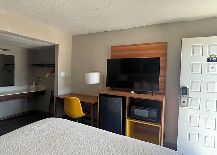 Days Inn & Suites By Wyndham Needles