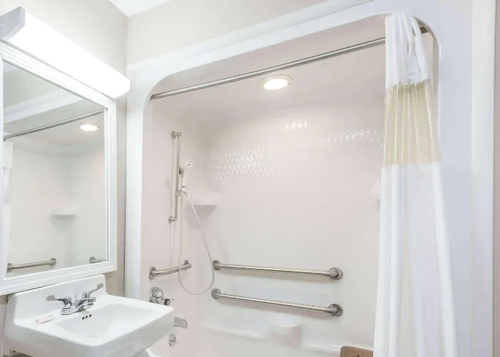 Baymont By Wyndham Cambridge