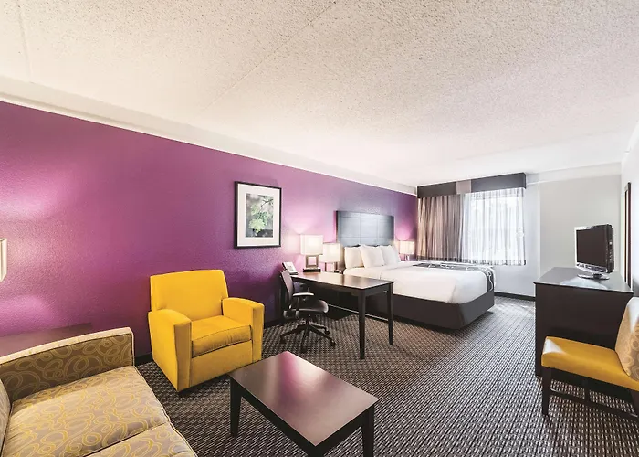 La Quinta Inn & Suites By Wyndham San Antonio Downtown