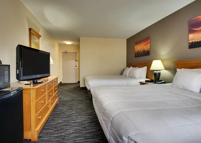 Everspring Inn & Suites