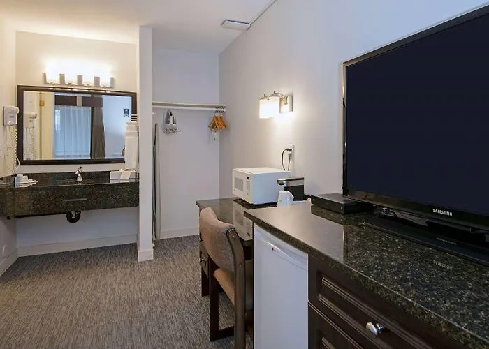 Travelodge By Wyndham Kamloops Mountview