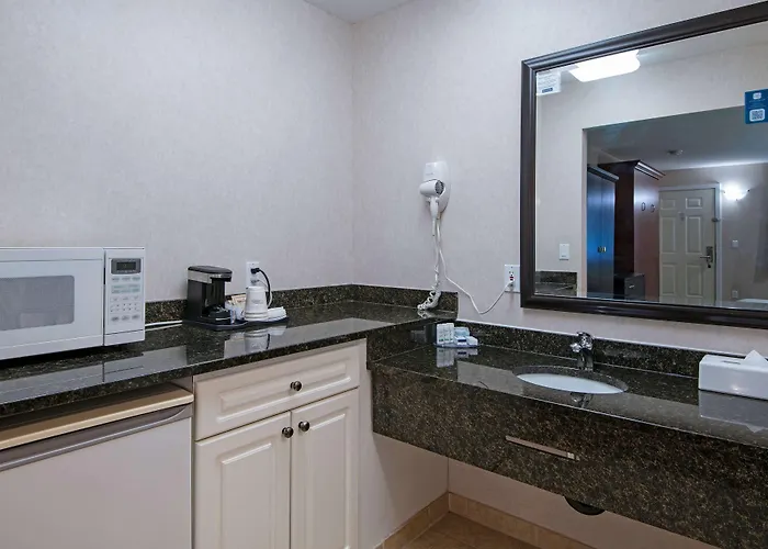 Travelodge By Wyndham Kamloops Mountview