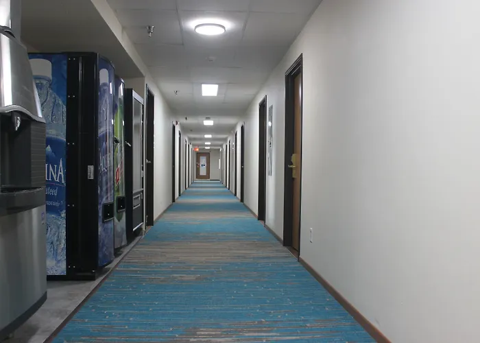 Alliance Hotel & Suites, A Howard Johnson By Wyndham
