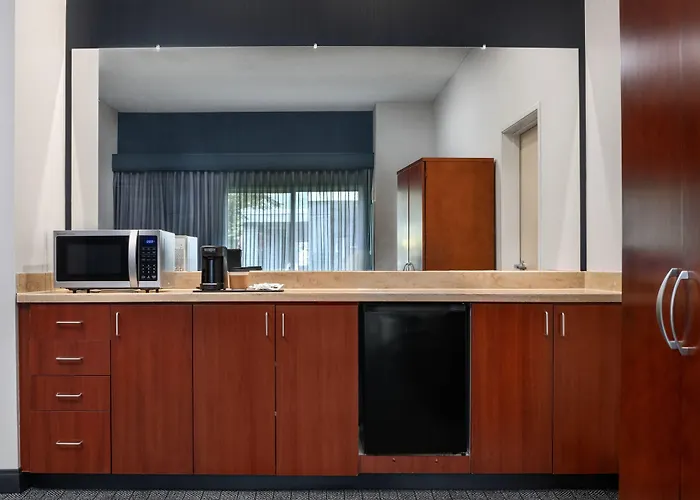 Courtyard By Marriott Anchorage Airport