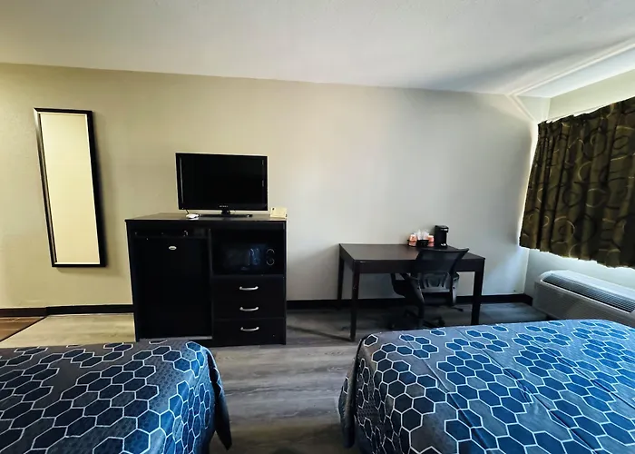 Econo Lodge Inn & Suites