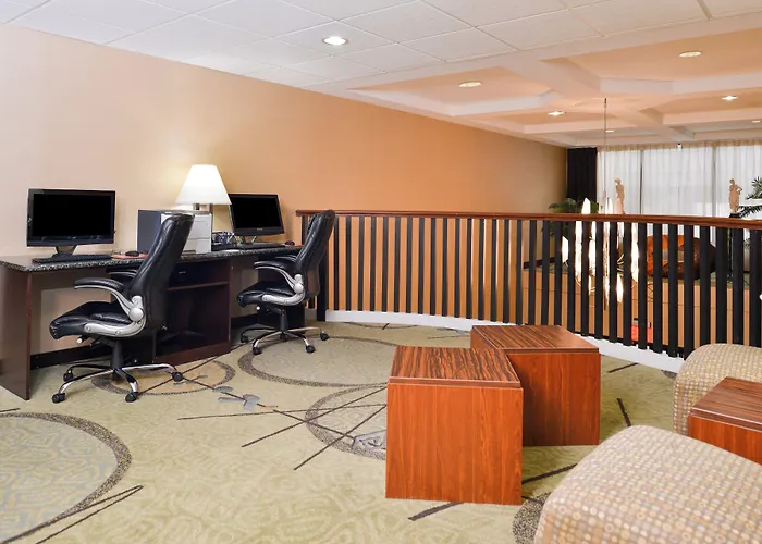 Holiday Inn Express Hotel & Suites West Chester By Ihg