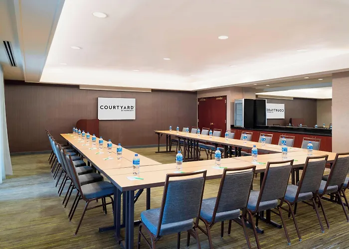 Courtyard By Marriott Princeton