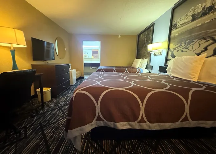 Super 8 By Wyndham Lakeland