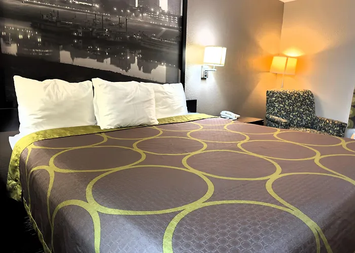 Super 8 By Wyndham Lakeland