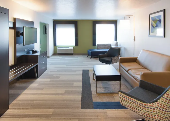 Holiday Inn Express & Suites - Worthington By Ihg