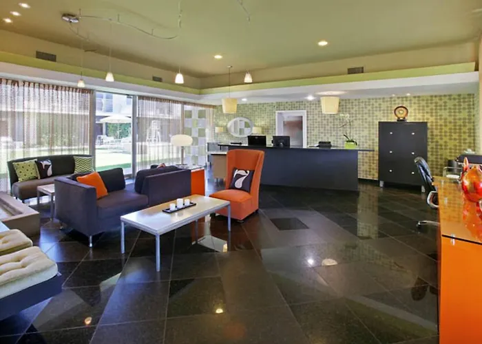 7 Springs Inn & Suites
