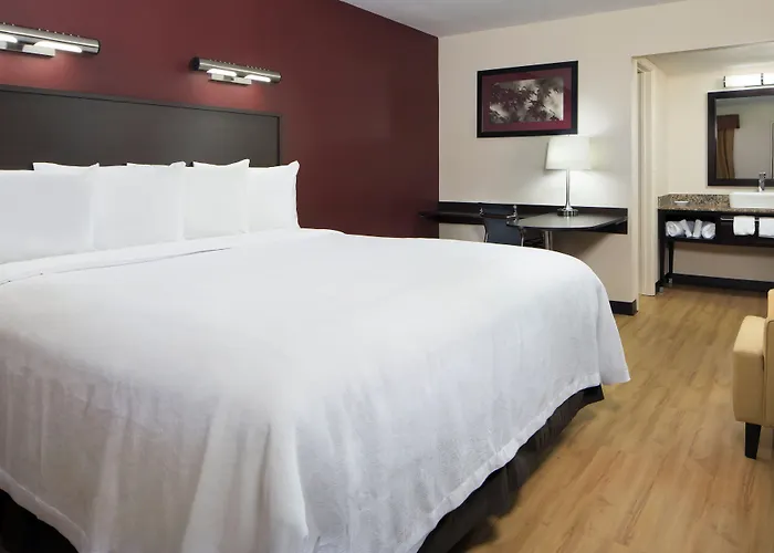 Red Roof Inn Plus+ Birmingham East - Irondale/Airport