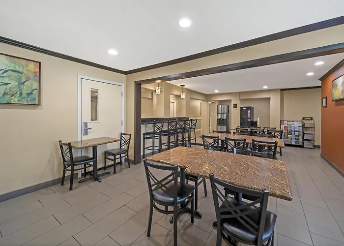 Best Western Plus Twin View Inn & Suites