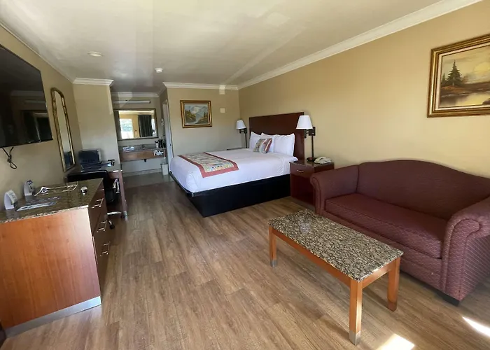 Travelodge By Wyndham Costa Mesa Newport Beach Hacienda