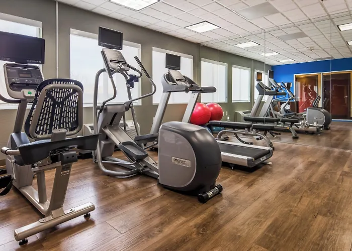Holiday Inn Express & Suites Detroit - Farmington Hills By Ihg