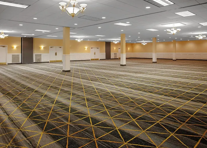 Holiday Inn & Suites Boston Peabody By Ihg