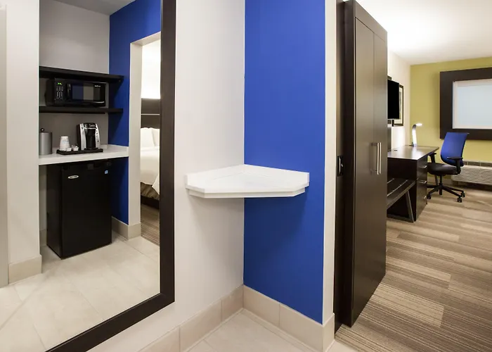 Holiday Inn Express Atlanta W