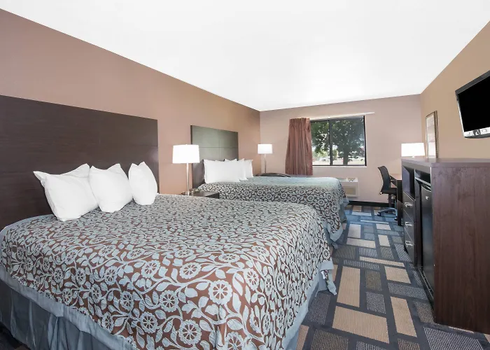 Days Inn By Wyndham Watertown
