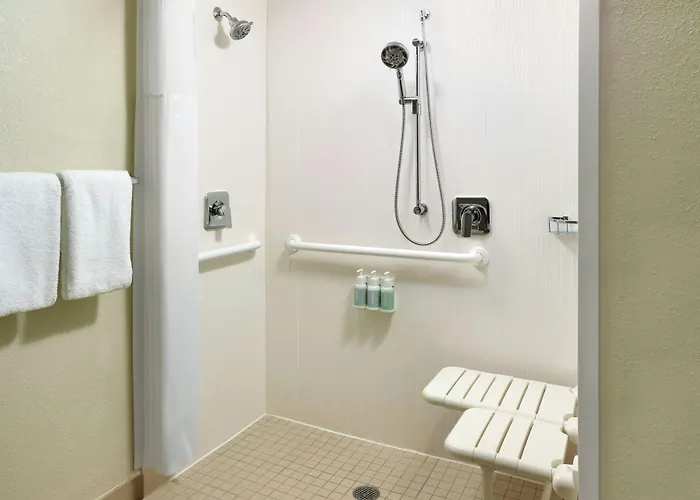 Courtyard By Marriott Hartford Windsor Airport