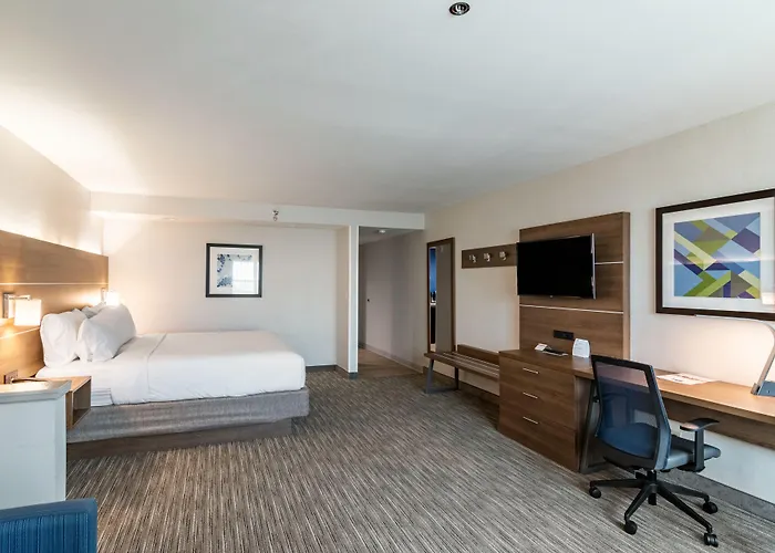 Holiday Inn Express & Suites Camarillo By Ihg
