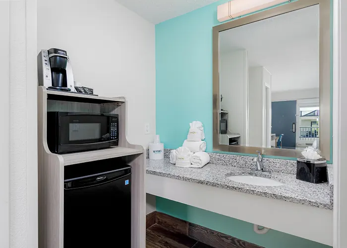 Surf & Sand Hotel - Free Hot Breakfast & Rentals
