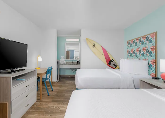 Surf & Sand Hotel - Free Hot Breakfast & Rentals