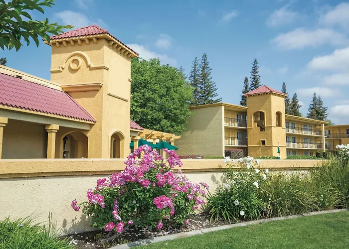 Howard Johnson By Wyndham Sacramento Downtown