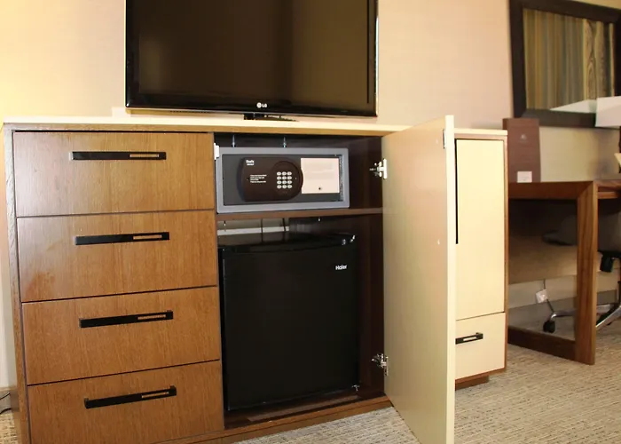 Doubletree By Hilton Fresno Convention Center
