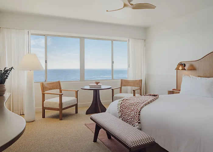 Casa Loma Beach Hotel