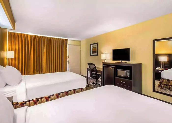Ramada By Wyndham Santee I-95