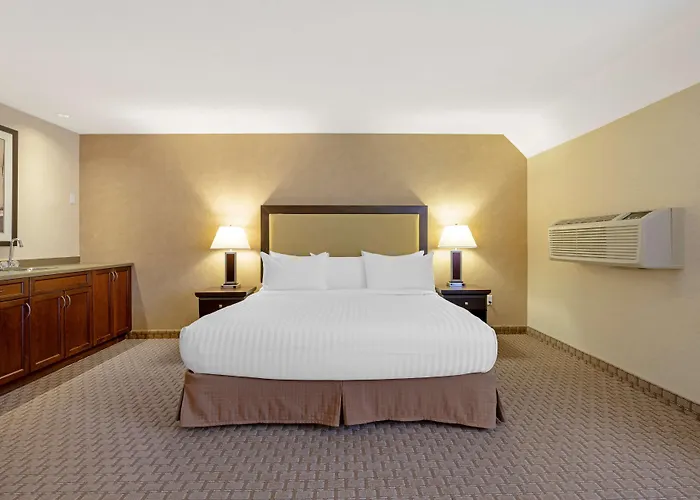 Best Western Plus Emerald Isle Hotel