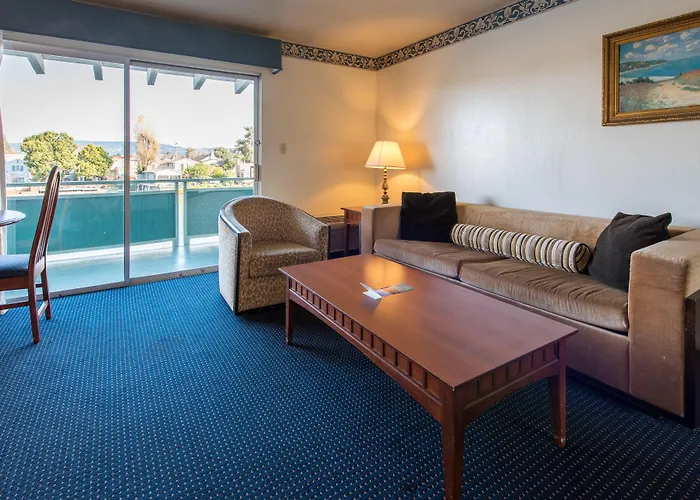 Coral Reef Inn & Condo Suites