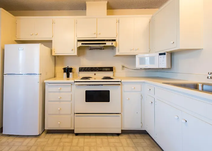 Coral Reef Inn & Condo Suites