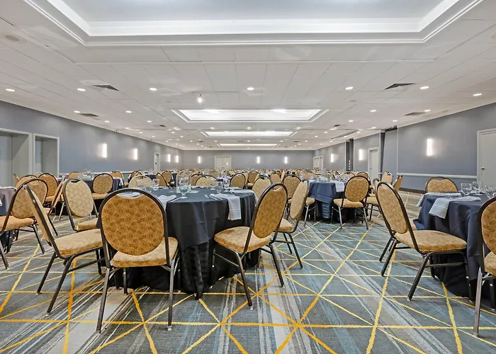 The Lux Hotel & Conference Center, An Ascend Collection Hotel