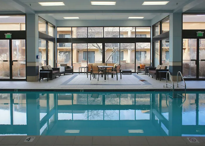 Courtyard By Marriott Rockford