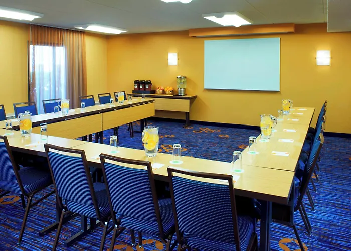 Courtyard By Marriott Rockford
