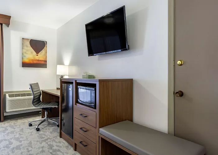 Best Western Plus Lake Front Hotel
