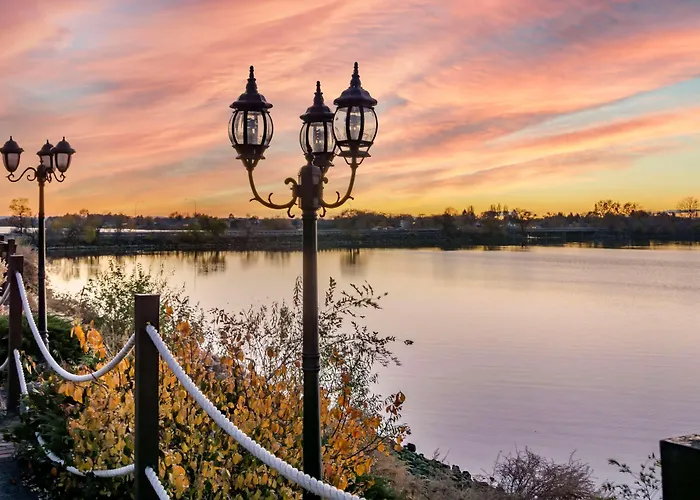 Best Western Plus Lake Front Hotel