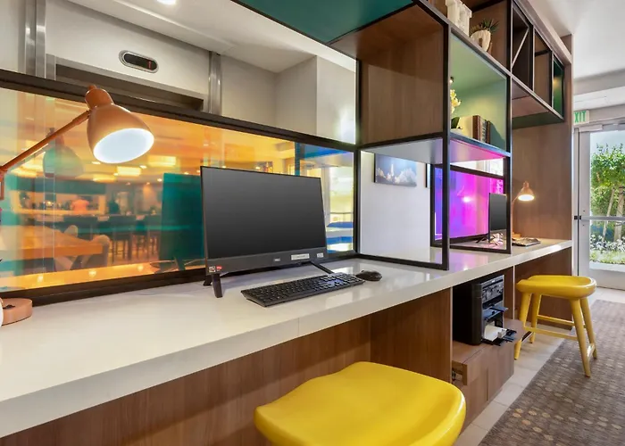 Holiday Inn & Suites Oakland - Airport By Ihg