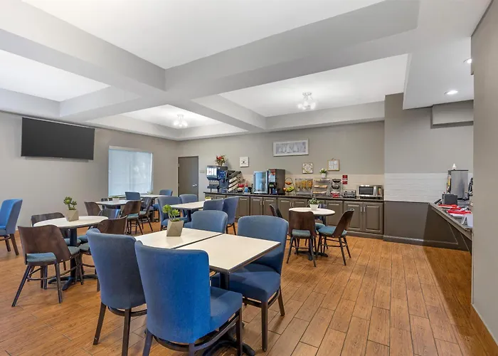 Best Western Plus Lake Dallas Inn & Suites