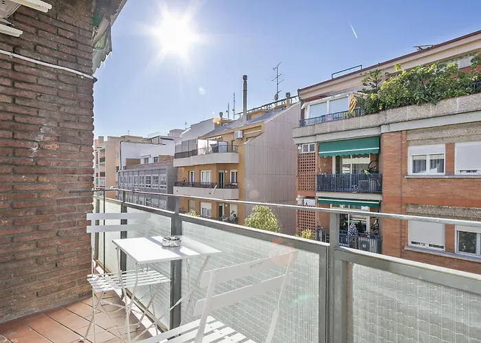 The White Flats Les Corts