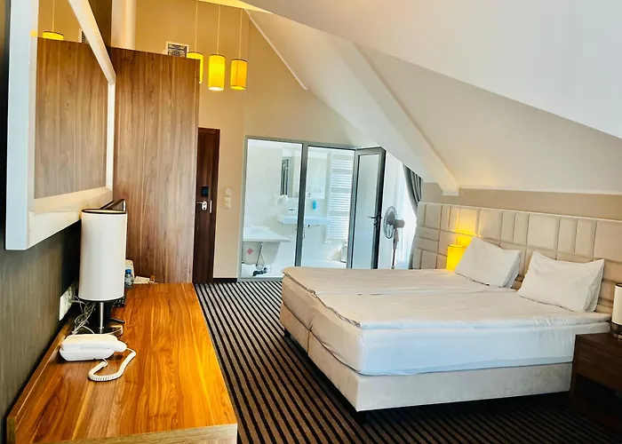 Hotel White